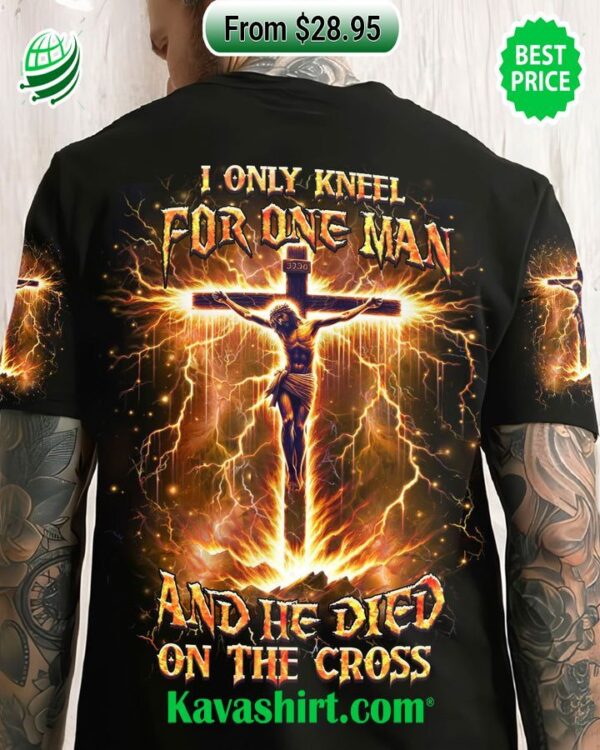 I Only Kneel For One Man And He Đie On The Cross Shirt, Hoodie